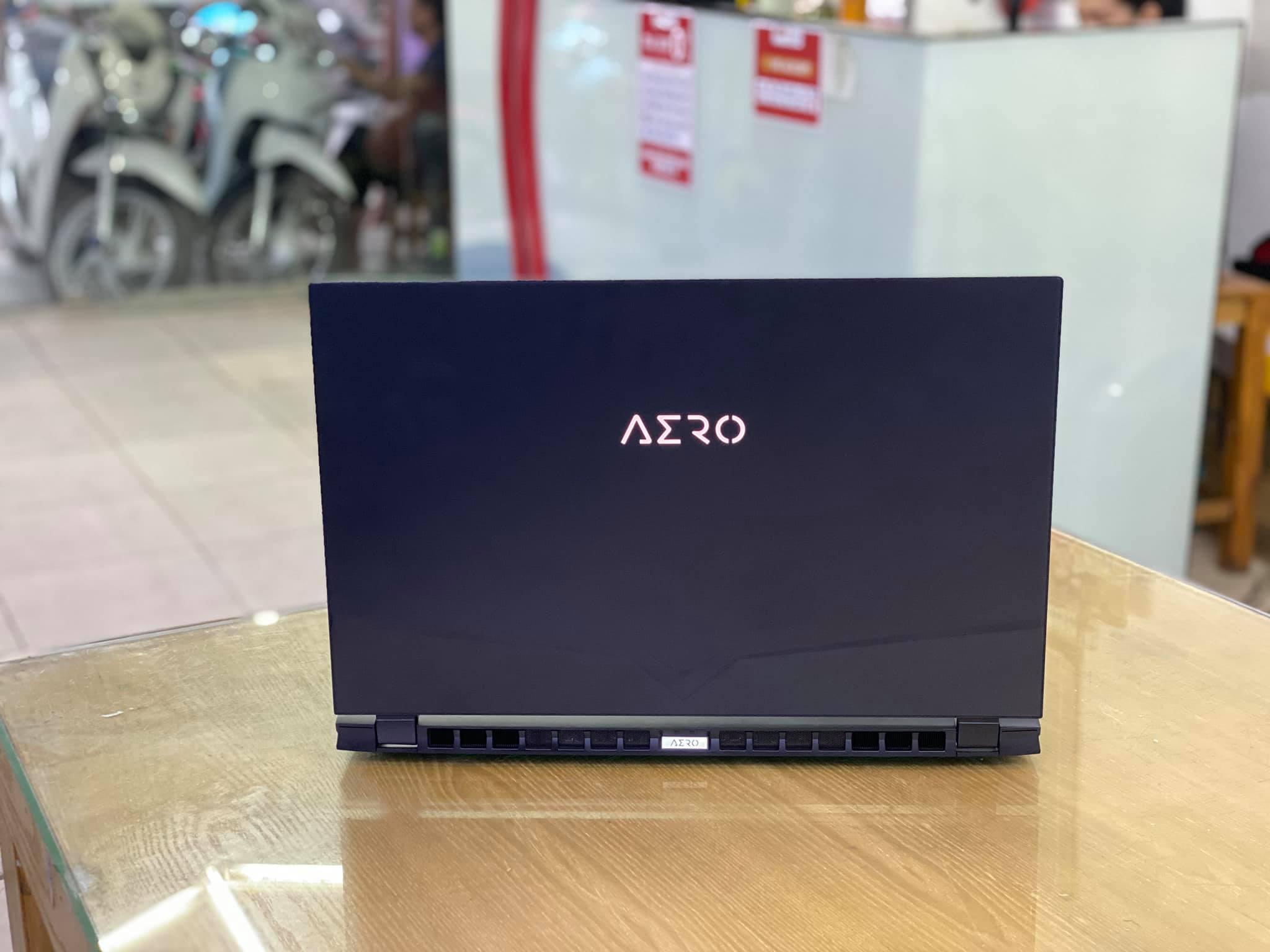 Laptop Gigabyte AERO 17 HDR YA-1.jpg